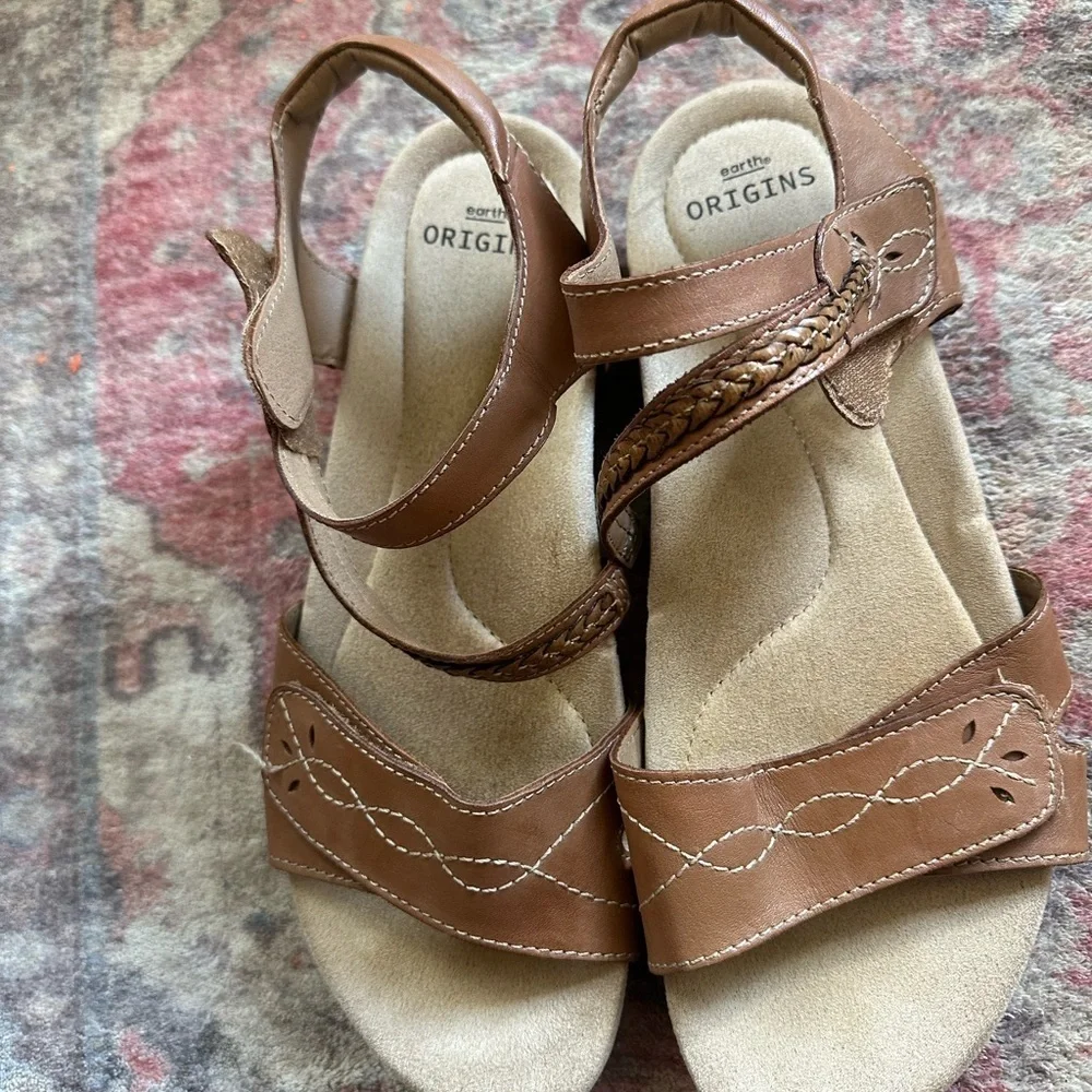 Earth Spirit Bria neutral sandal size 10 W Wide